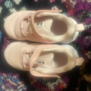 Light pink Girls Nikes